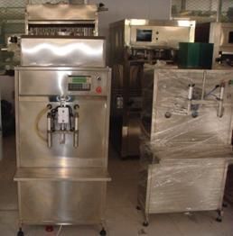 供應常州灌裝機_東營防凍液灌裝機_潤滑油灌裝機_機械及行業(yè)設(shè)備_世界工廠網(wǎng)中國產(chǎn)品信息庫