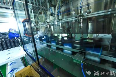 棗陽航天潤(rùn)滑油:填補(bǔ)我國(guó)節(jié)能環(huán)保潤(rùn)滑油領(lǐng)域空白